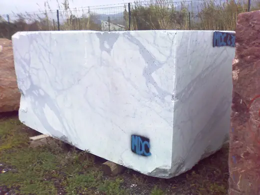 Statuario marmo, superficie di lastra – Marmi di Carrara – bianco, antracite (76)