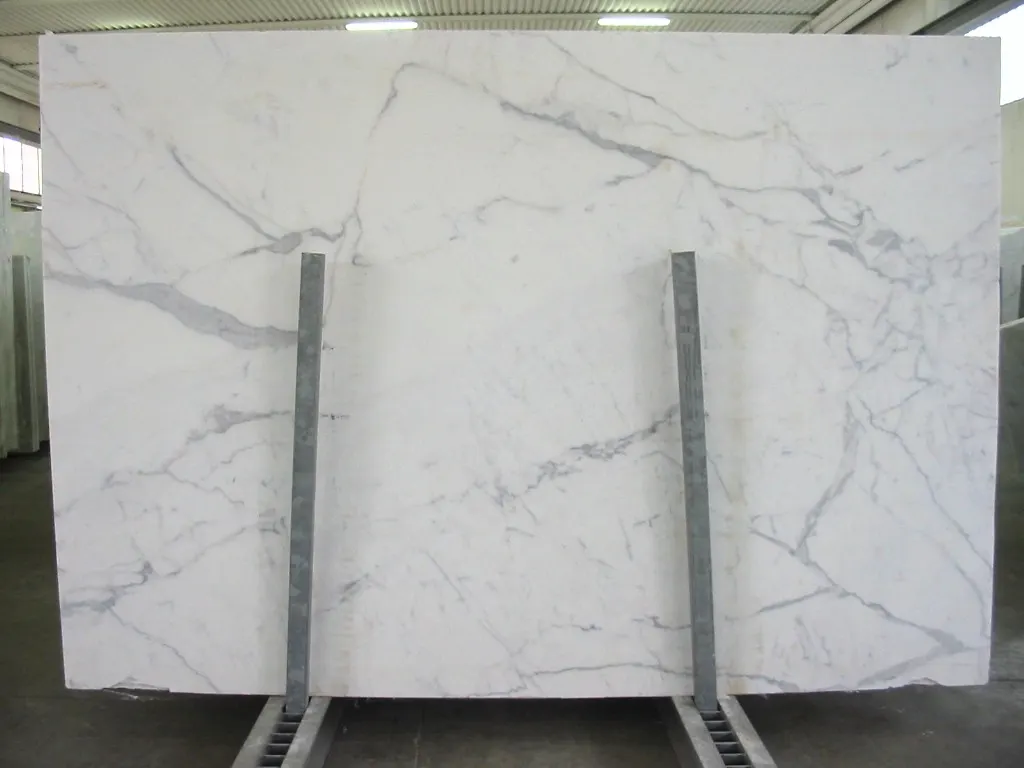 Statuario Marmor, Plattenoberfläche – Marmi di Carrara – hellgrau, grün (77)