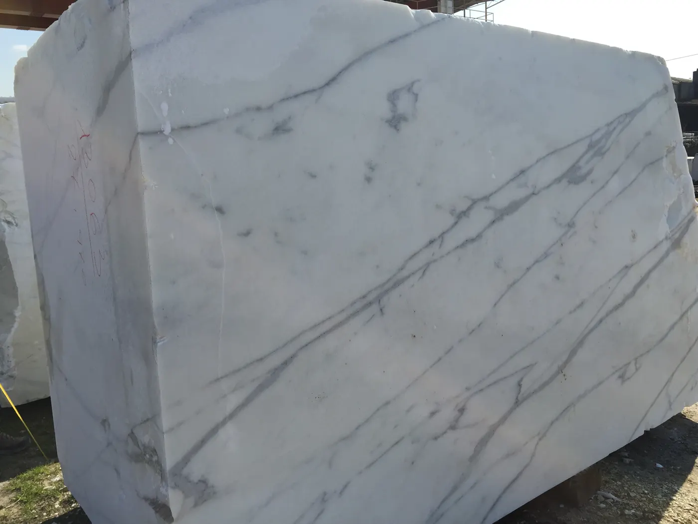 Statuario Extra Marmor, Plattenoberfläche – Marmi di Carrara – grau, grün (1)