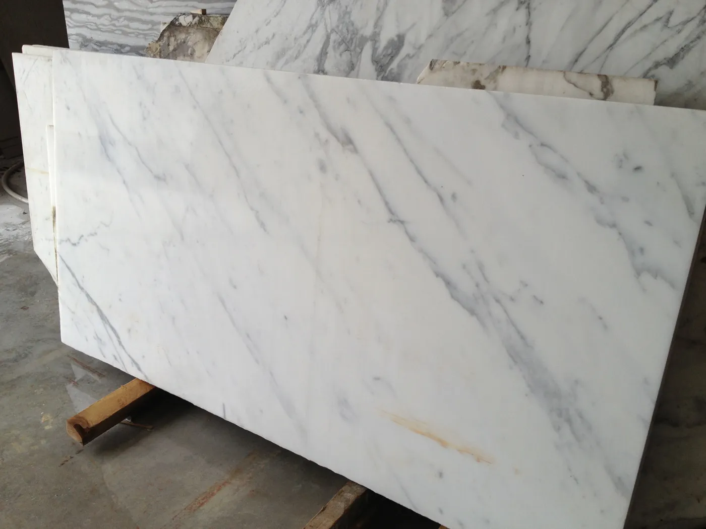 Statuario Extra mármol, superficie de losa – Marmi di Carrara – gris claro, gris (10)