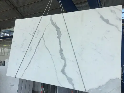Statuario Extra Marmor, Plattenoberfläche – Marmi di Carrara – elfenbein, anthrazit (17)