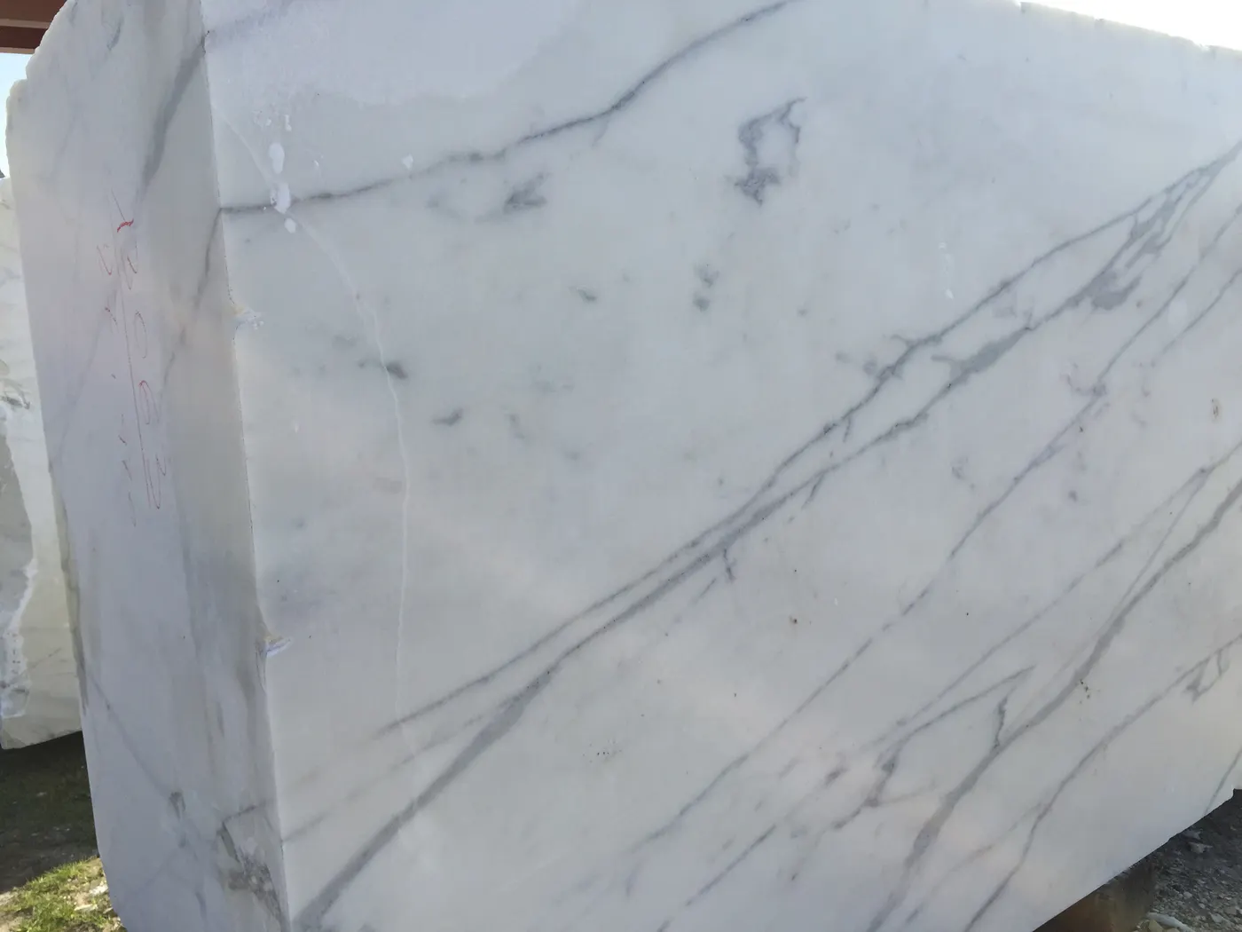 Statuario Extra marble slab surface – Marmi di Carrara – light grey, grey (2)
