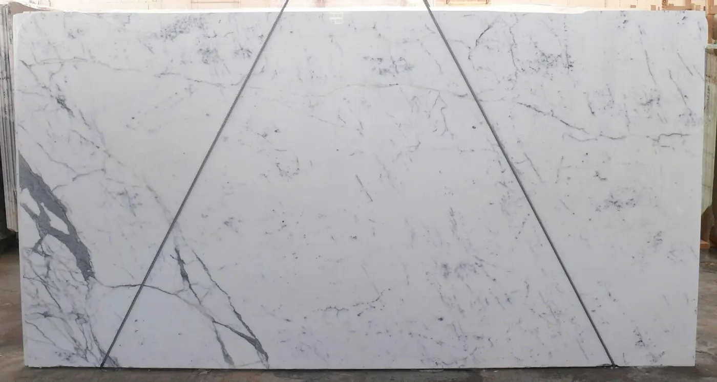 Statuario Extra Marmor, Plattenoberfläche – Marmi di Carrara – hellgrau, elfenbein (24)