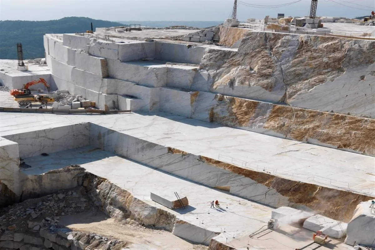 Statuario Extra mármol, superficie de losa – Marmi di Carrara – gris, antracita (35)