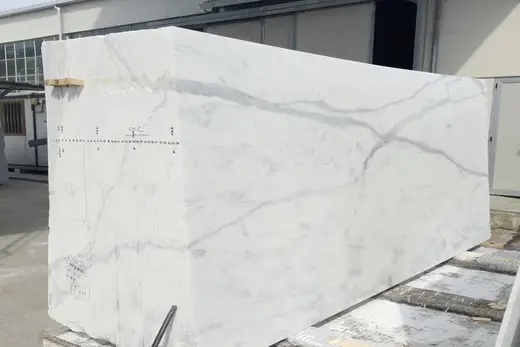 Statuario Extra Marmor, Plattenoberfläche – Marmi di Carrara – elfenbein, violett (37)