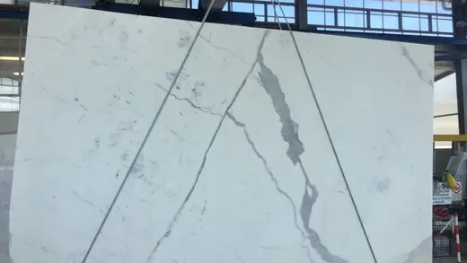 Statuario Extra Marmor, Plattenoberfläche – Marmi di Carrara – hellgrau, grau (43)