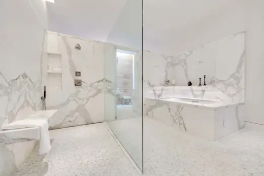 Statuario Extra Marmor, Plattenoberfläche – Marmi di Carrara – hellgrau, elfenbein (51)