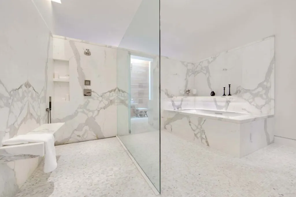 Statuario Extra mármol, superficie de losa – Marmi di Carrara – gris claro, marfil (51)