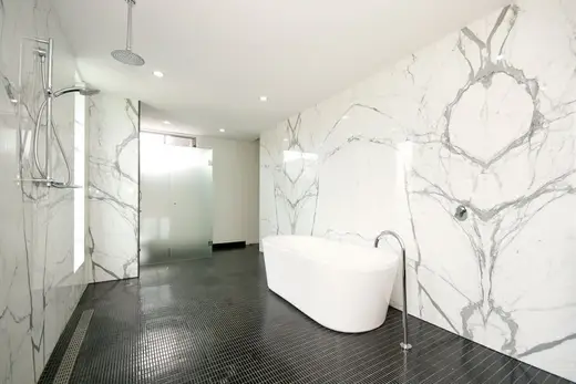 Statuario Extra Marmor, Badezimmer – Marmi di Carrara – weiß, hellgrau (54)