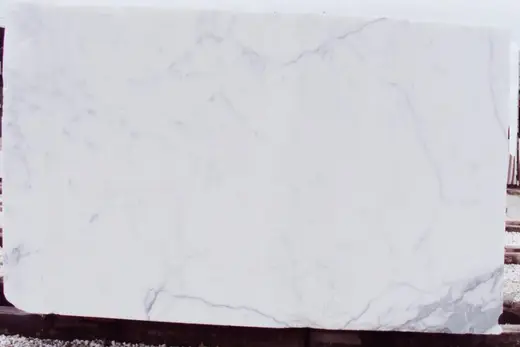 Statuario Extra Marmor, Steinbruchblock – Marmi di Carrara – elfenbein, grau (56)