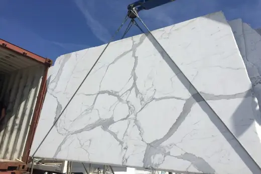 Statuario Extra Marmor, Plattenoberfläche – Marmi di Carrara – elfenbein, anthrazit (63)