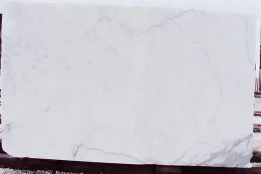 Statuario Extra Marmor, Steinbruchblock – Marmi di Carrara – elfenbein, grau (70)