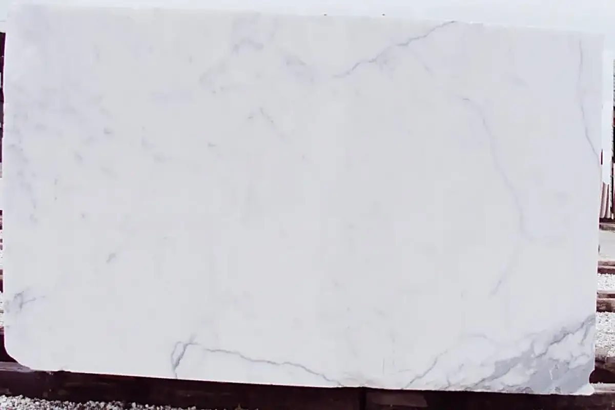 Statuario Extra Marmor, Steinbruchblock – Marmi di Carrara – elfenbein, grau (70)