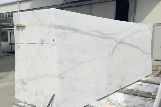 Statuario Extra Marmor, Plattenoberfläche – Marmi di Carrara – elfenbein, grün (74)