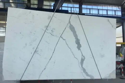Statuario Extra Marmor, Plattenoberfläche – Marmi di Carrara – hellgrau, anthrazit (75)