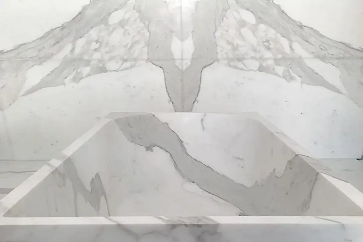 Statuario Extra mármol, superficie de losa – Marmi di Carrara – gris claro, marfil (79)