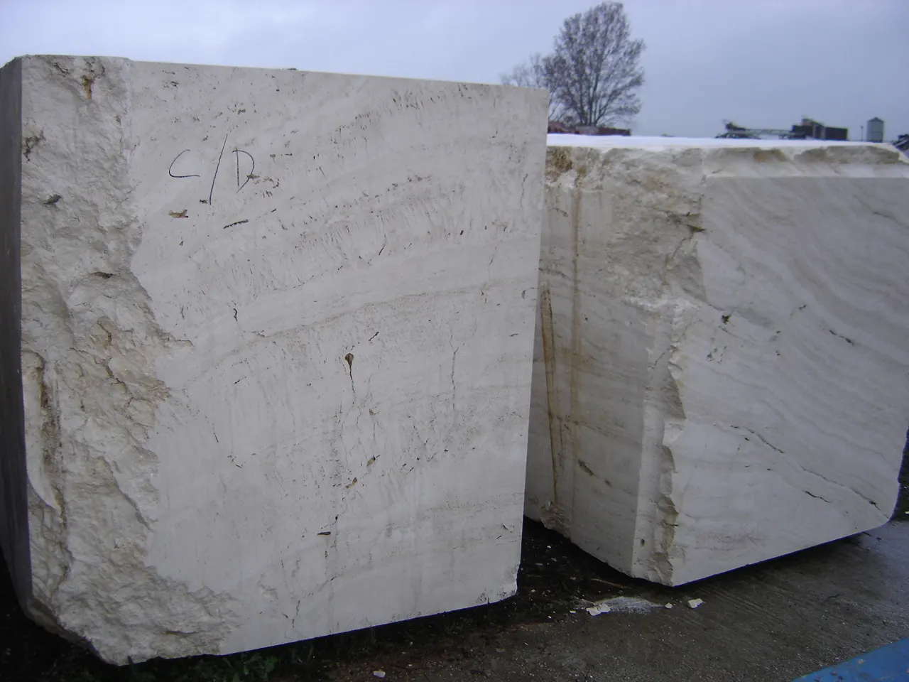 Travertino травертин, поверхность плиты – Marmi di Carrara – серый, антрацитовый (9)