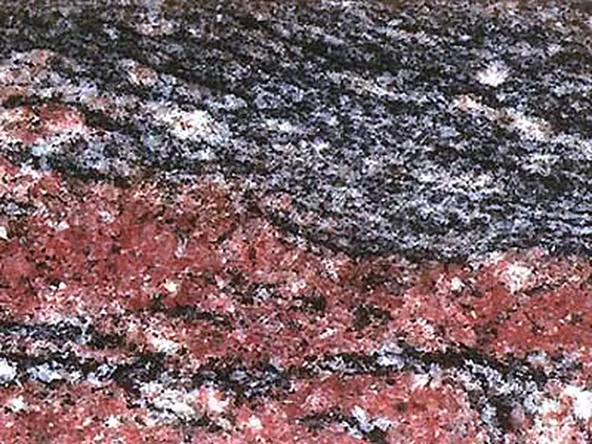 Tropical Tiffany granite polished sample – Marmi di Carrara – charcoal, violet (1)
