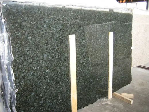 Verde Kiwi marble slab surface – Marmi di Carrara – green, charcoal (1)