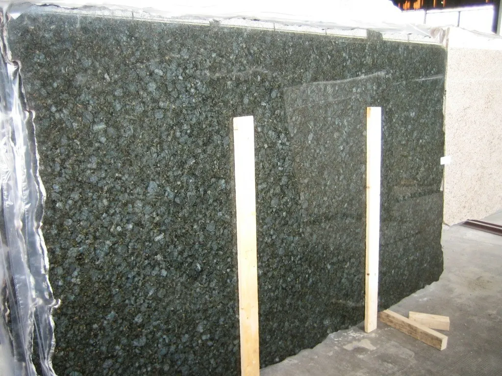 Verde Kiwi marble slab surface – Marmi di Carrara – green, charcoal (1)
