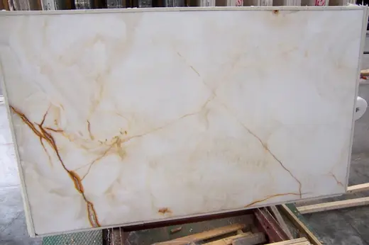 White Onyx onice