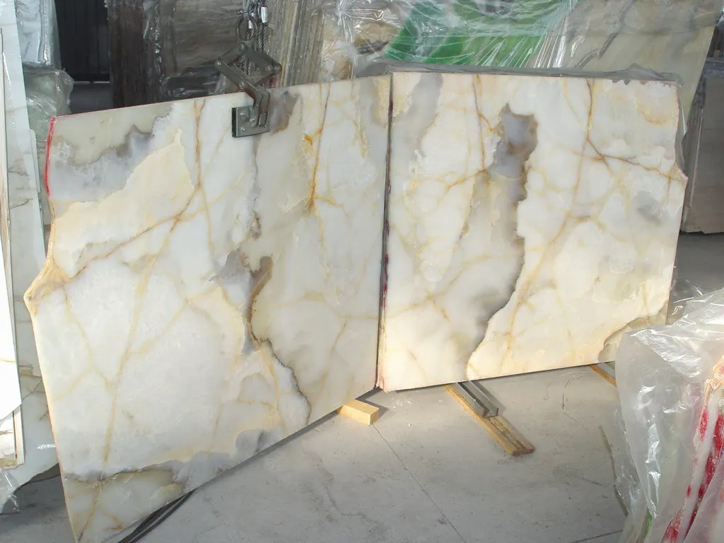 White Onyx оникс, поверхность плиты – Marmi di Carrara – светло-серый, серый (7)
