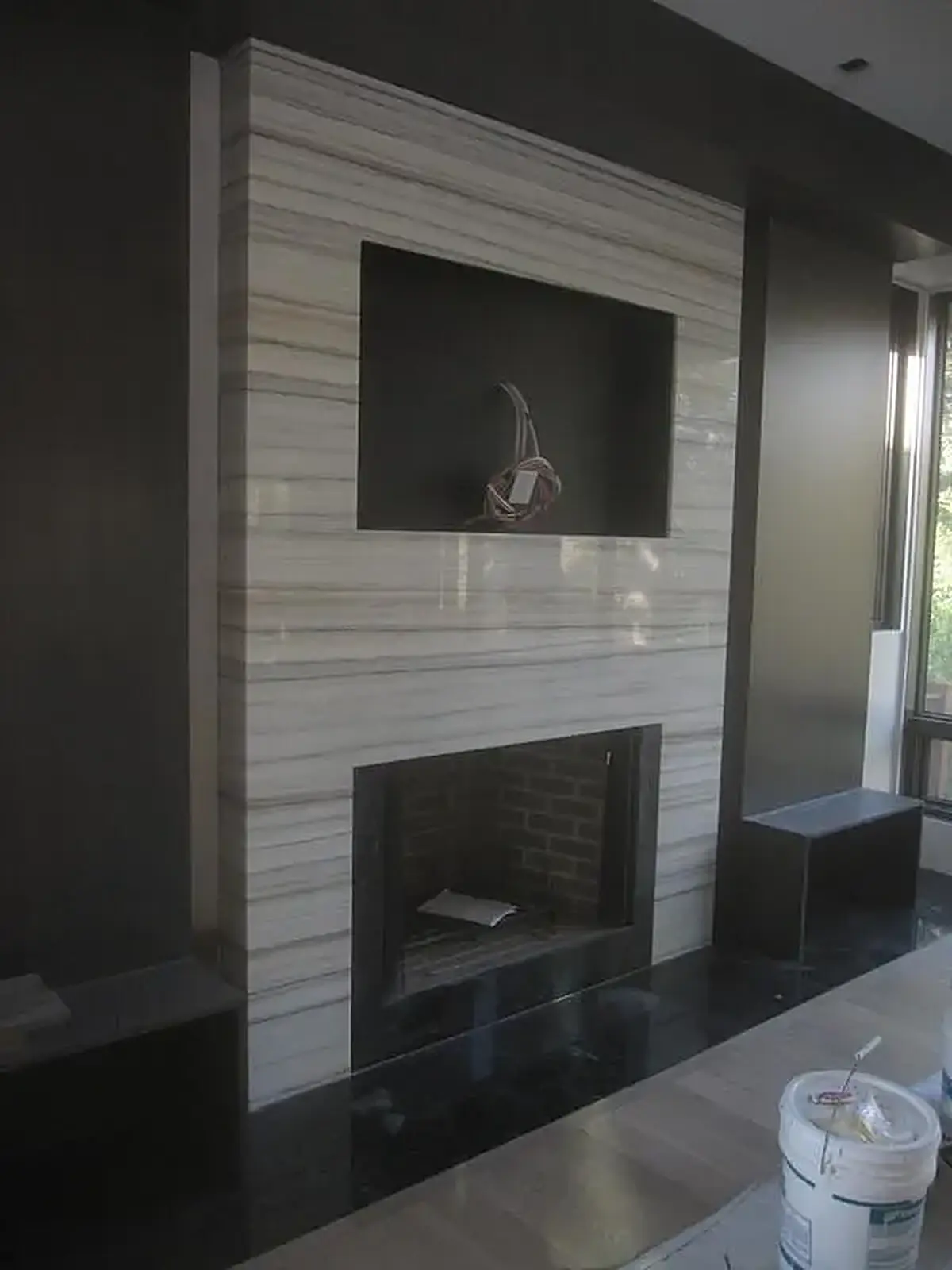 Zebrino marbre, détail de surface – Marmi di Carrara – noir, gris (2)